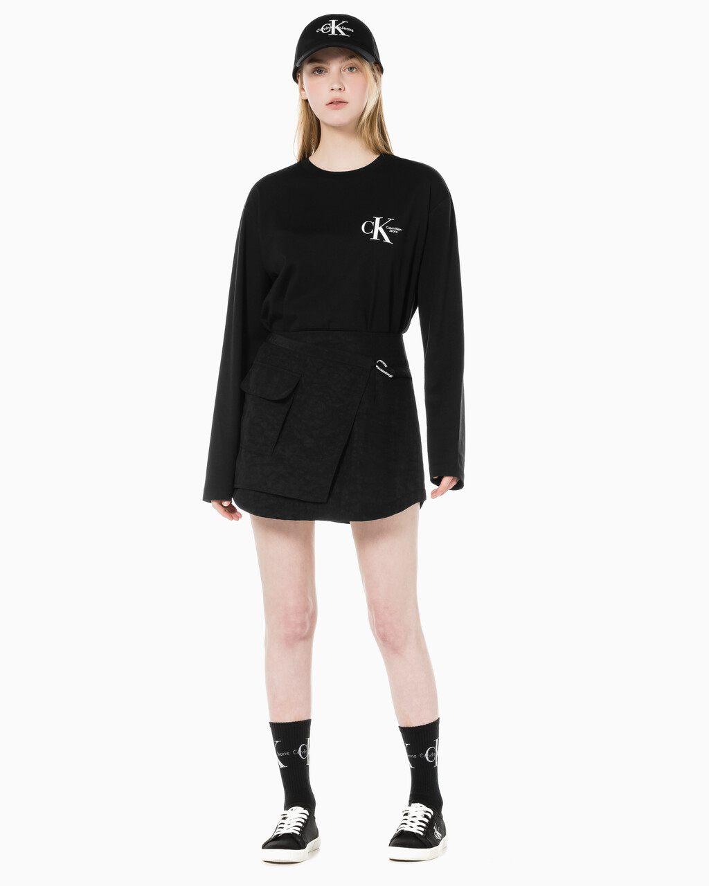 Buy 여성 새들 버클 미니스커트 in color CK BLACK