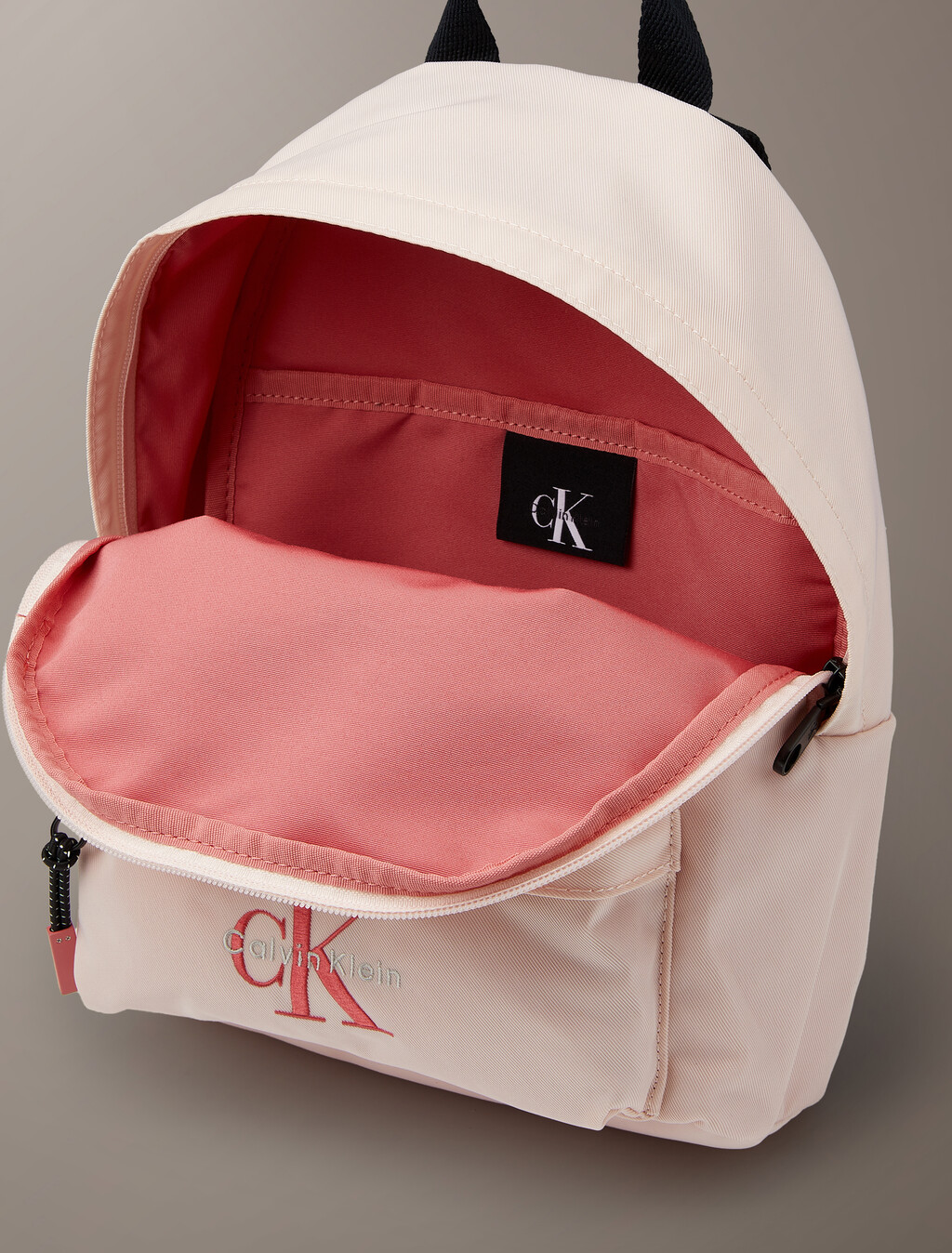 Buy 여성 볼드 로고 나일론 스몰 라운드 백팩 in color Pink