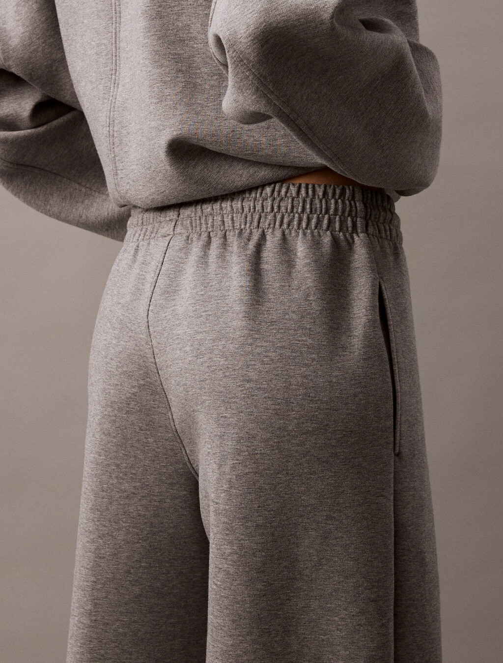 Buy 여성 스페이서 와이드레그 트랙 팬츠 in color MEDIUM GREY HEATHER