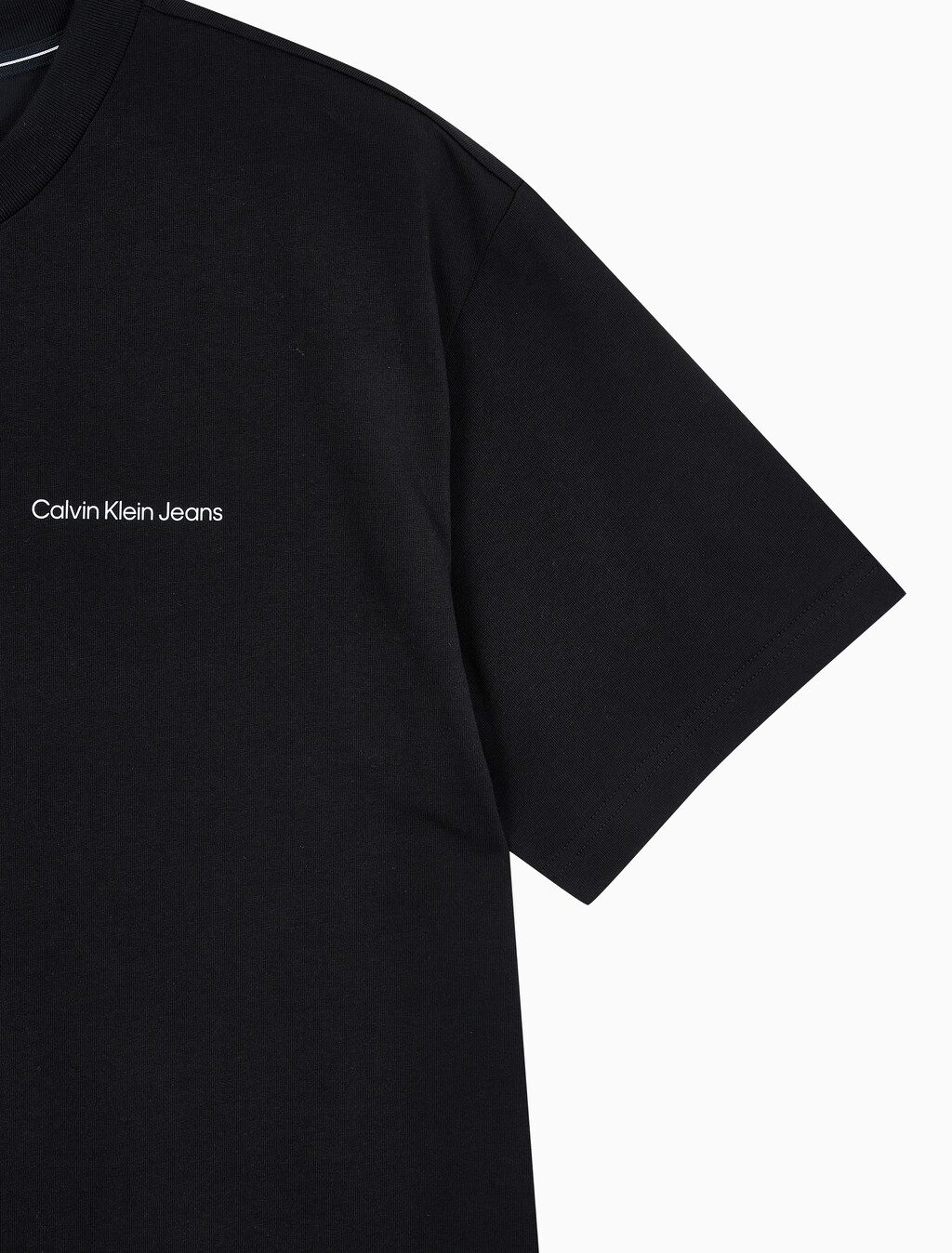 Buy 남녀공용 릴렉스핏 로고 반팔 티셔츠 in color CK BLACK