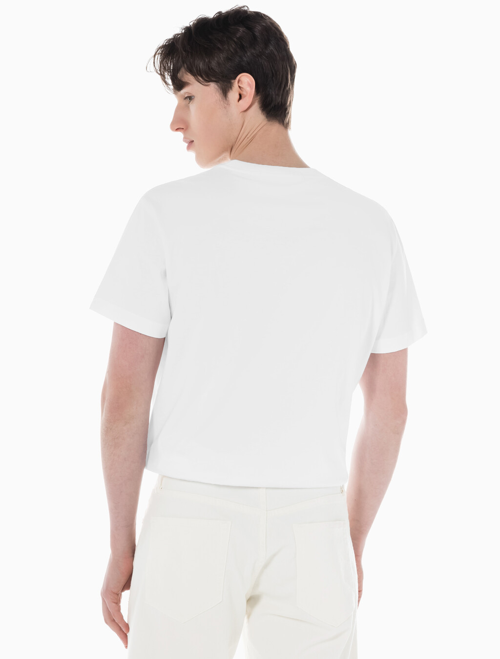 Buy 남성 레귤러핏 CK 로고 뱃지 반팔 티셔츠 in color BRIGHT WHITE