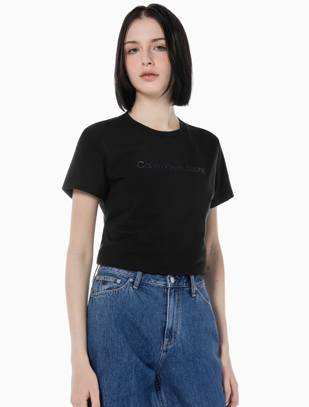 Buy 여성 슬림핏 인스티튜셔널 로고 반팔 티셔츠 in color CK BLACK