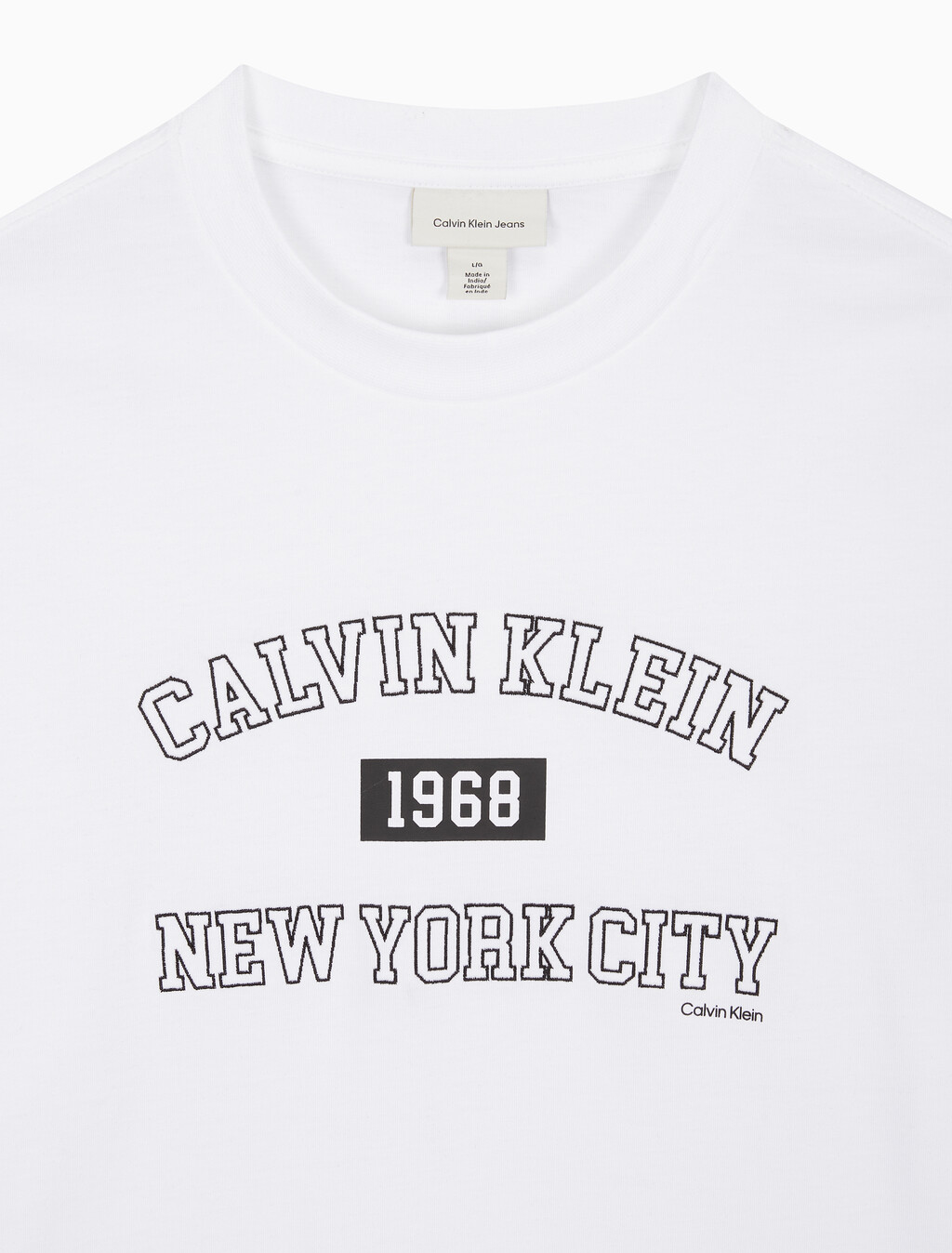 Buy 남성 릴렉스핏 뉴욕 바시티 로고 반팔 티셔츠 in color BRILLIANT WHITE