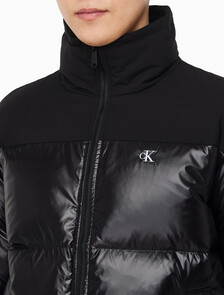 Buy 남녀공용 릴렉스핏 숏 블로킹 다운 푸퍼 in color BLACK