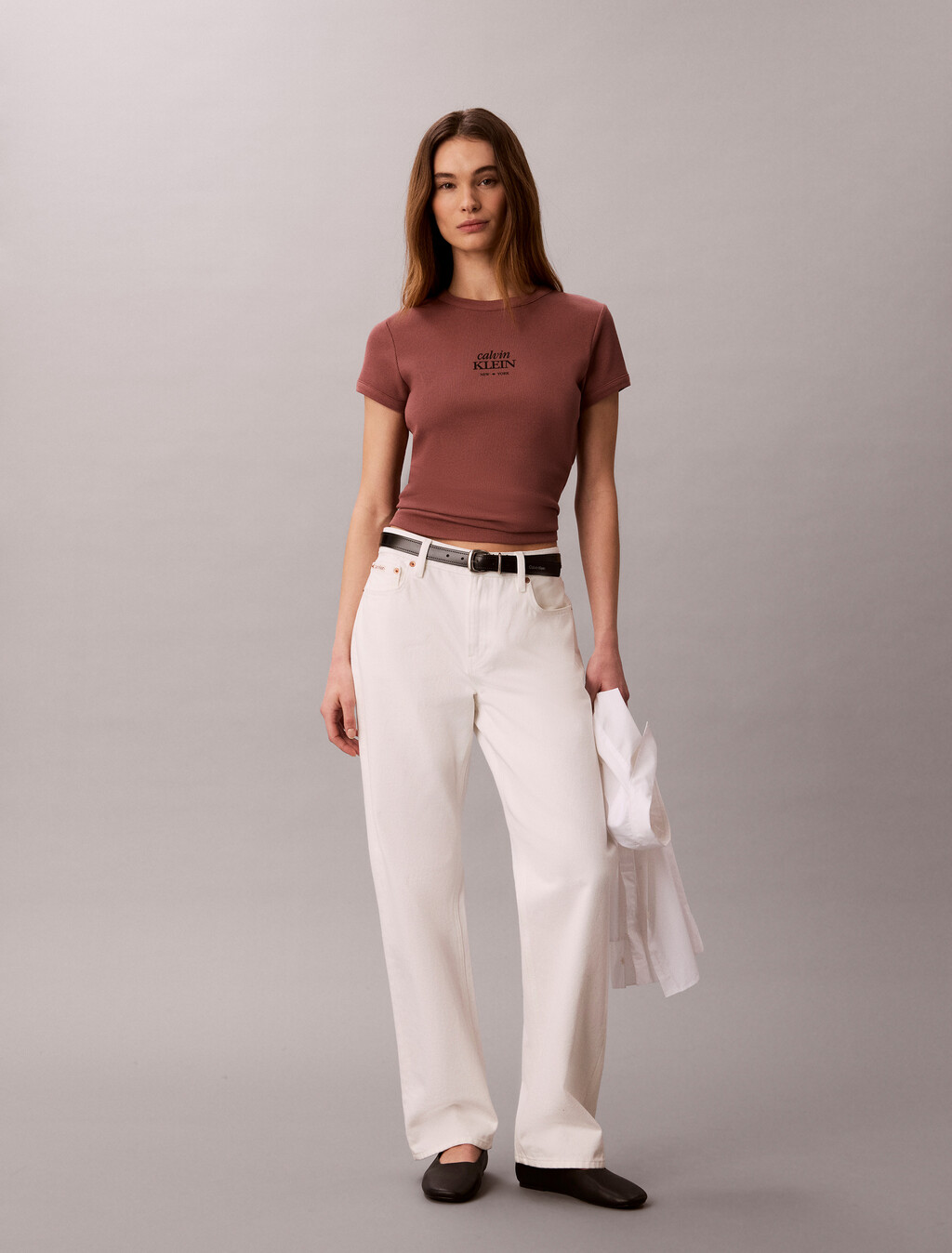 Buy 여성 베이비 립 로고 티 in color Brown