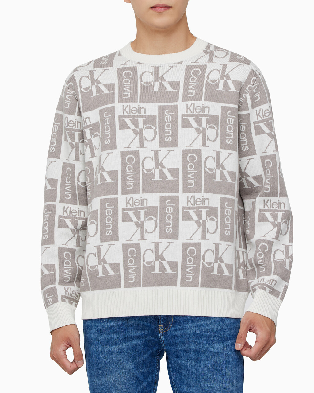 Buy 남성 릴렉스 핏 AOP 로고 스웨터 in color WHITE