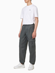 Buy 남성 스트레이트핏 나일론 카고 조거 팬츠 in color Grey
