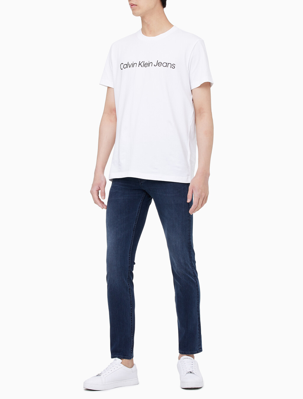 Buy 남성 레귤러핏 인스티튜셔널 로고 스트레치 반팔 티셔츠  in color BRIGHT WHITE