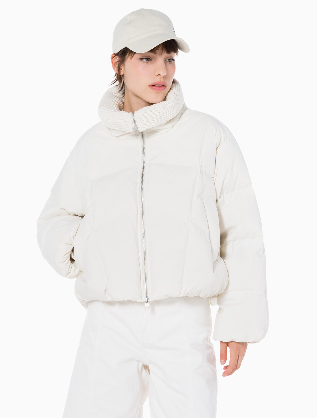 Buy 여성 숏다운 와이드넥 푸퍼 in color WHITE