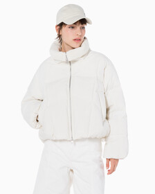 Buy 여성 숏다운 와이드넥 푸퍼 in color WHITE