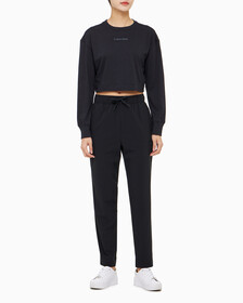 Buy 여성 에센셜 크롭 긴팔 티셔츠 in color BLACK