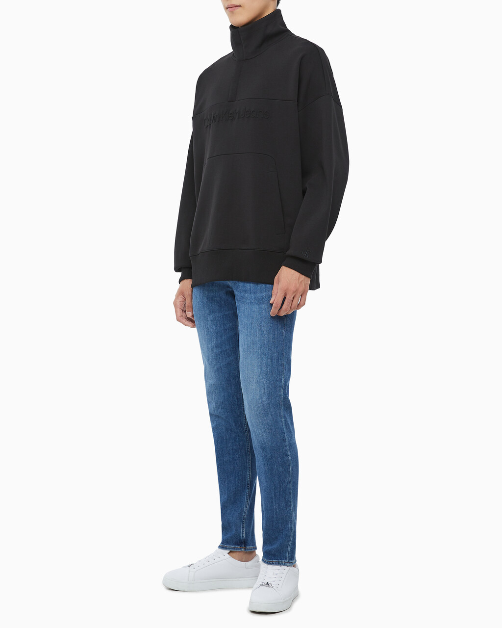 Buy 남성 인스티튜셔널 엠보스드 하프집업 스웻셔츠 in color CK BLACK