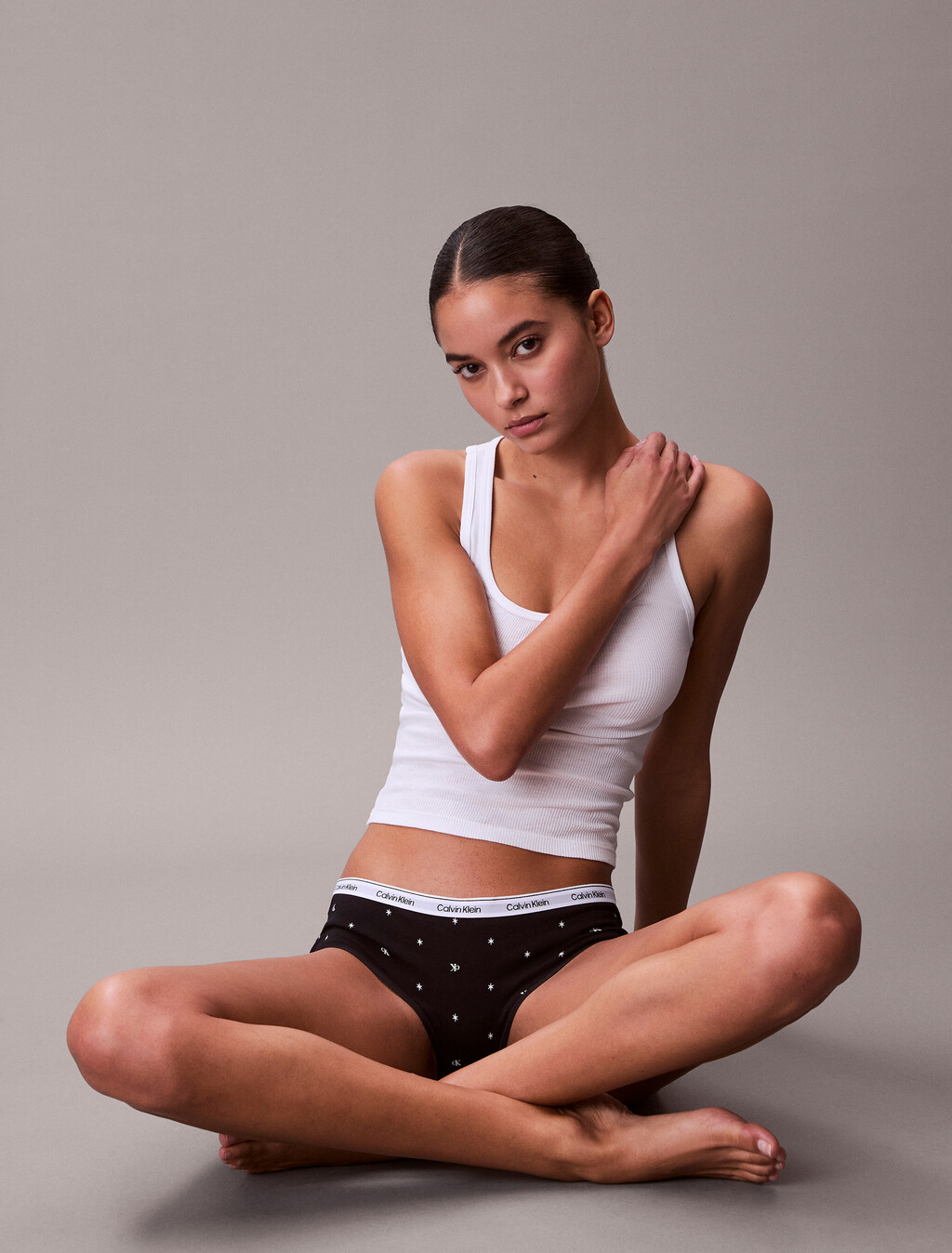 Buy 여성 모던로고 로우라이즈 힙스터 in color Back Print