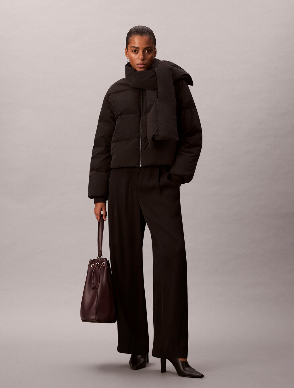 Buy 여성 스카프 숏 다움 in color BLACK