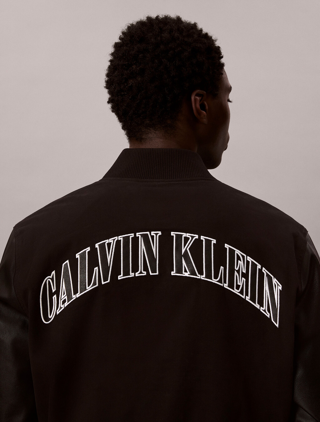 Buy 코튼 캔버스 바시티 자켓 in color BLACK