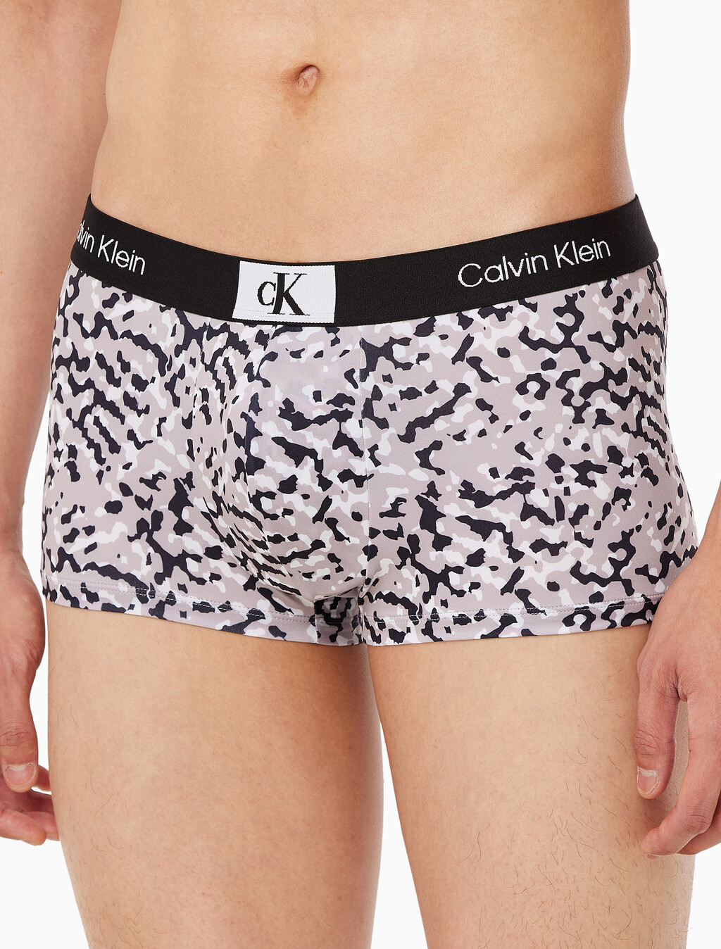 Buy 남성 1996 마이크로 로우라이즈 드로즈 in color CAMO PRINT