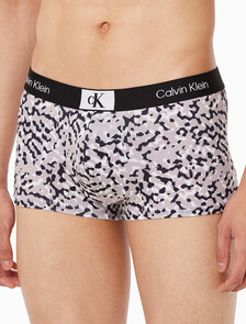 Buy 남성 1996 마이크로 로우라이즈 드로즈 in color CAMO PRINT