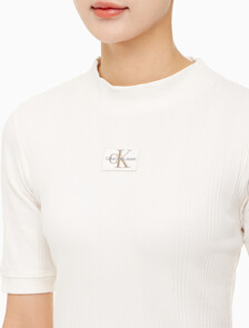 Buy 여성 모노그램 로고 뱃지 립 슬림핏 반팔 티셔츠 in color WHITE