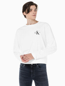 Buy 남녀공용  베이직 로고 긴팔 티셔츠 in color BRIGHT WHITE