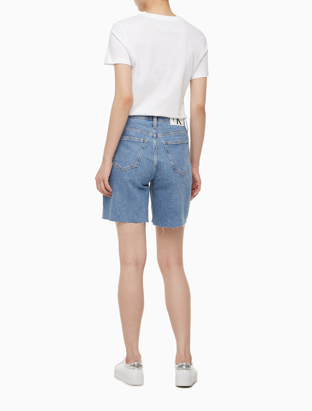 Buy 여성 버뮤다 맘핏 데님 쇼츠 in color CHALKY BLUE