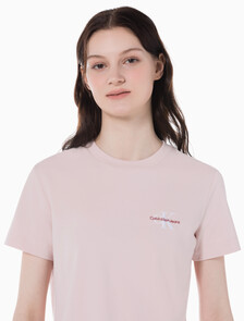 Buy 여성 레귤러핏 스몰 모노그램 로고 반팔 티셔츠  in color PINK