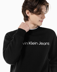 Buy 남성 레귤러핏 인스티튜셔널 로고 기모 스웨트셔츠 in color CK BLACK