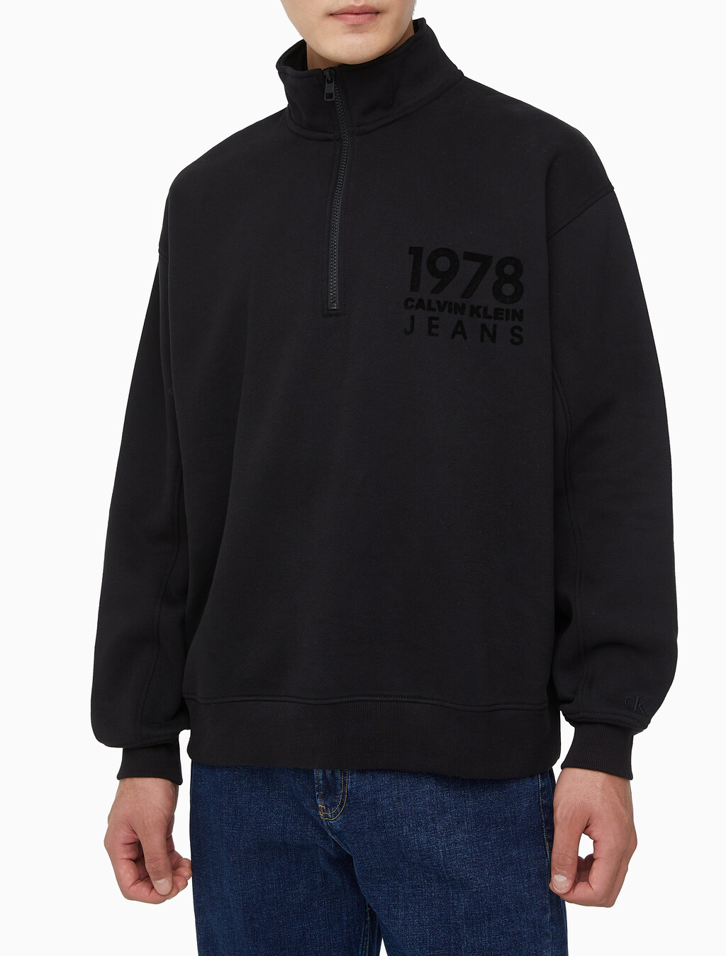 Buy 남성 1978 플록 로고 하프 집업 스웻 in color CK BLACK