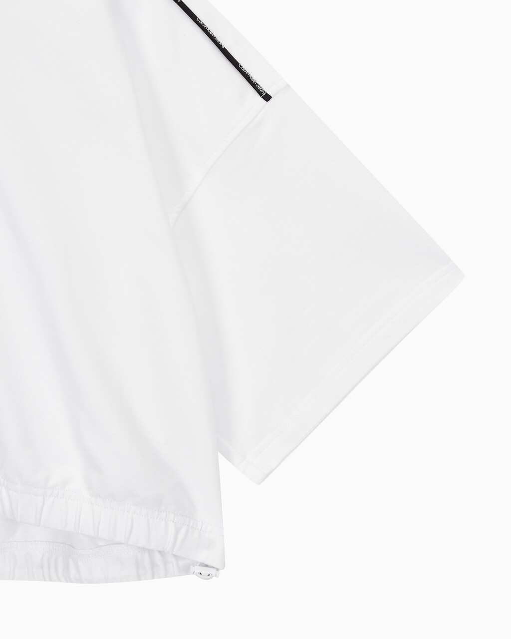 Buy 여성 로고 피핑 크롭 반팔 후디 in color BRIGHT WHITE