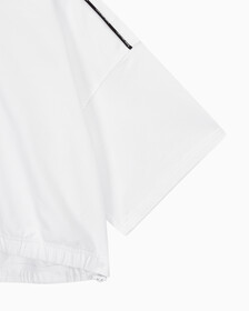Buy 여성 로고 피핑 크롭 반팔 후디 in color BRIGHT WHITE