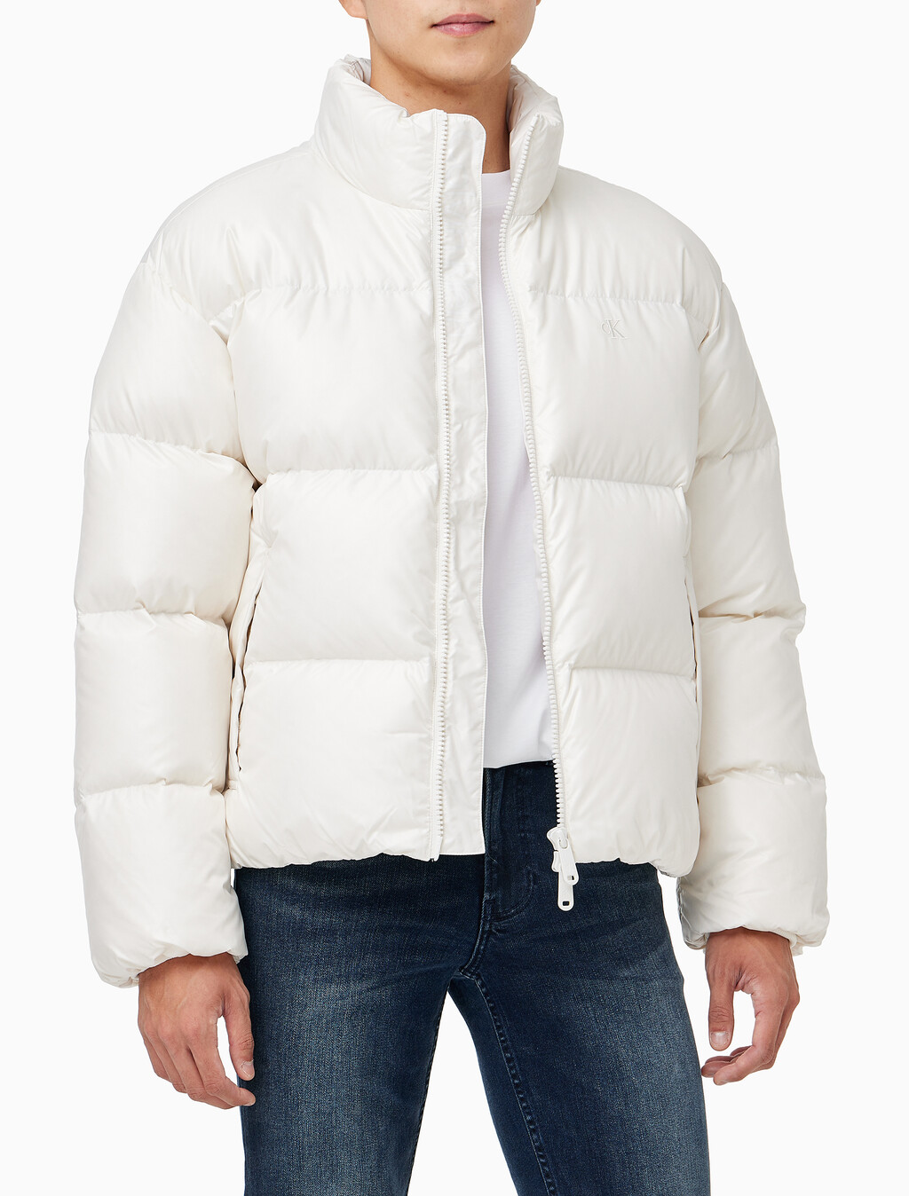 Buy 남녀공용 스탠드 카라 글로시 다운 푸퍼 자켓 in color WHITE