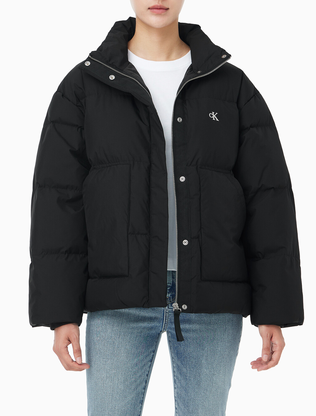 Buy 여성 숏 렝스 스탠드 카라 푸퍼 in color BLACK