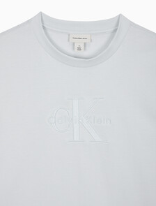 Buy 남성 릴렉스핏 히어로 모노그램 로고 반팔 티셔츠 in color BLUE BLUSH
