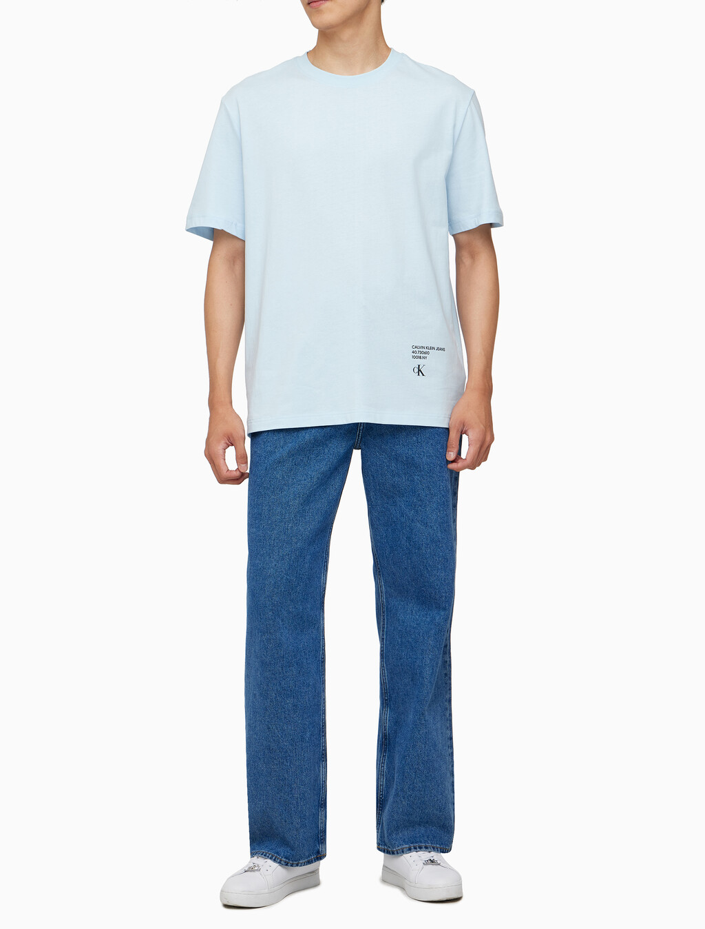 Buy 남성 릴렉스핏 모던 메탈 로고 반팔 티셔츠 in color KEEPSAKE BLUE