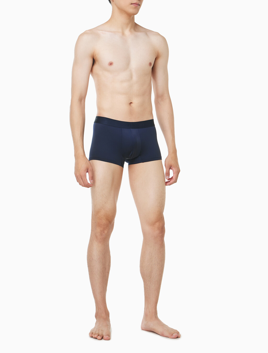 Buy 남성 CK 블랙 마이크로파이버 트렁크 in color Navy