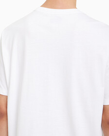Buy 남성 레귤러 핏 에센셜 볼드 로고 반팔 티셔츠 in color BRIGHT WHITE