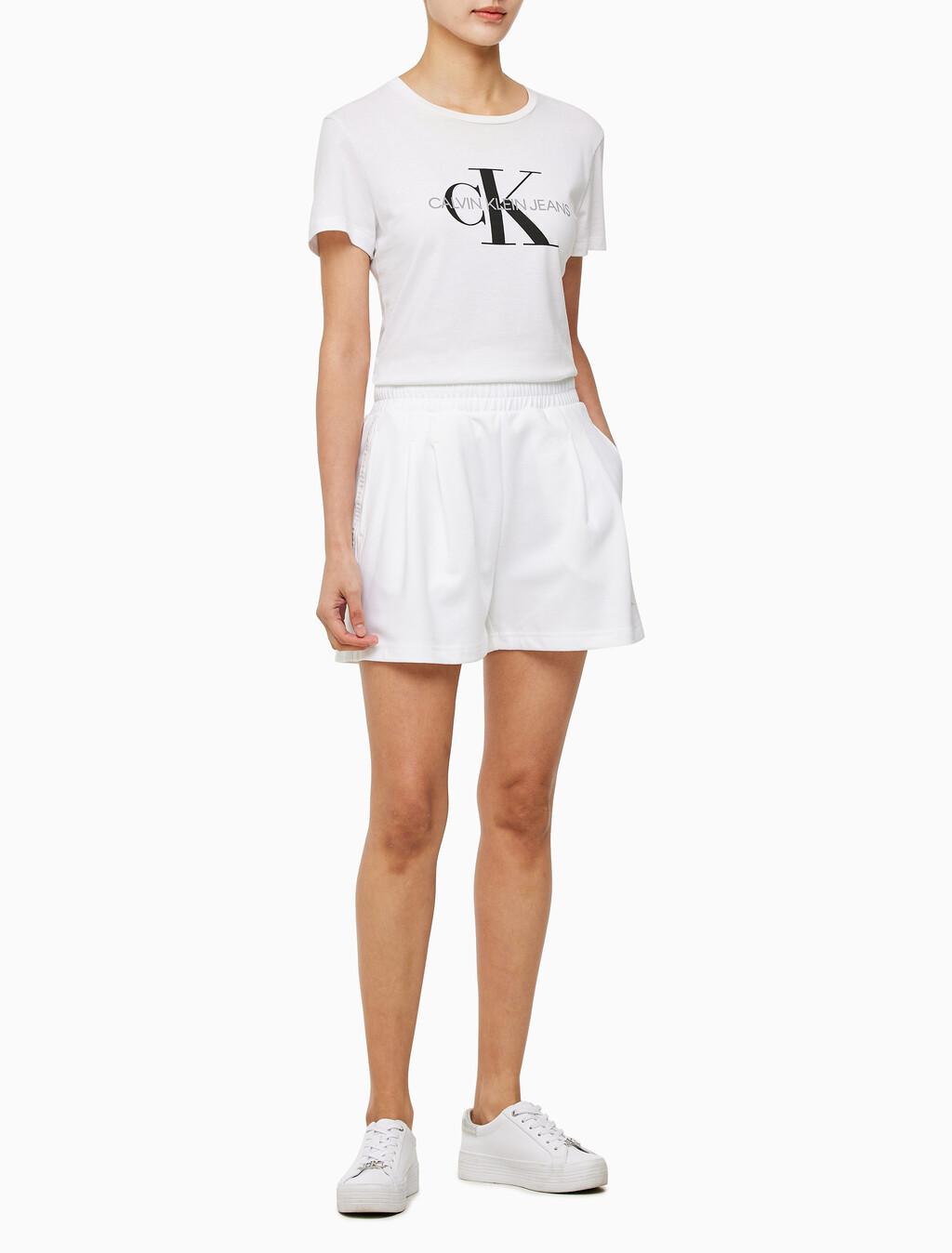 Buy 여성 쿨링 릴렉스드 쇼츠 in color BRIGHT WHITE