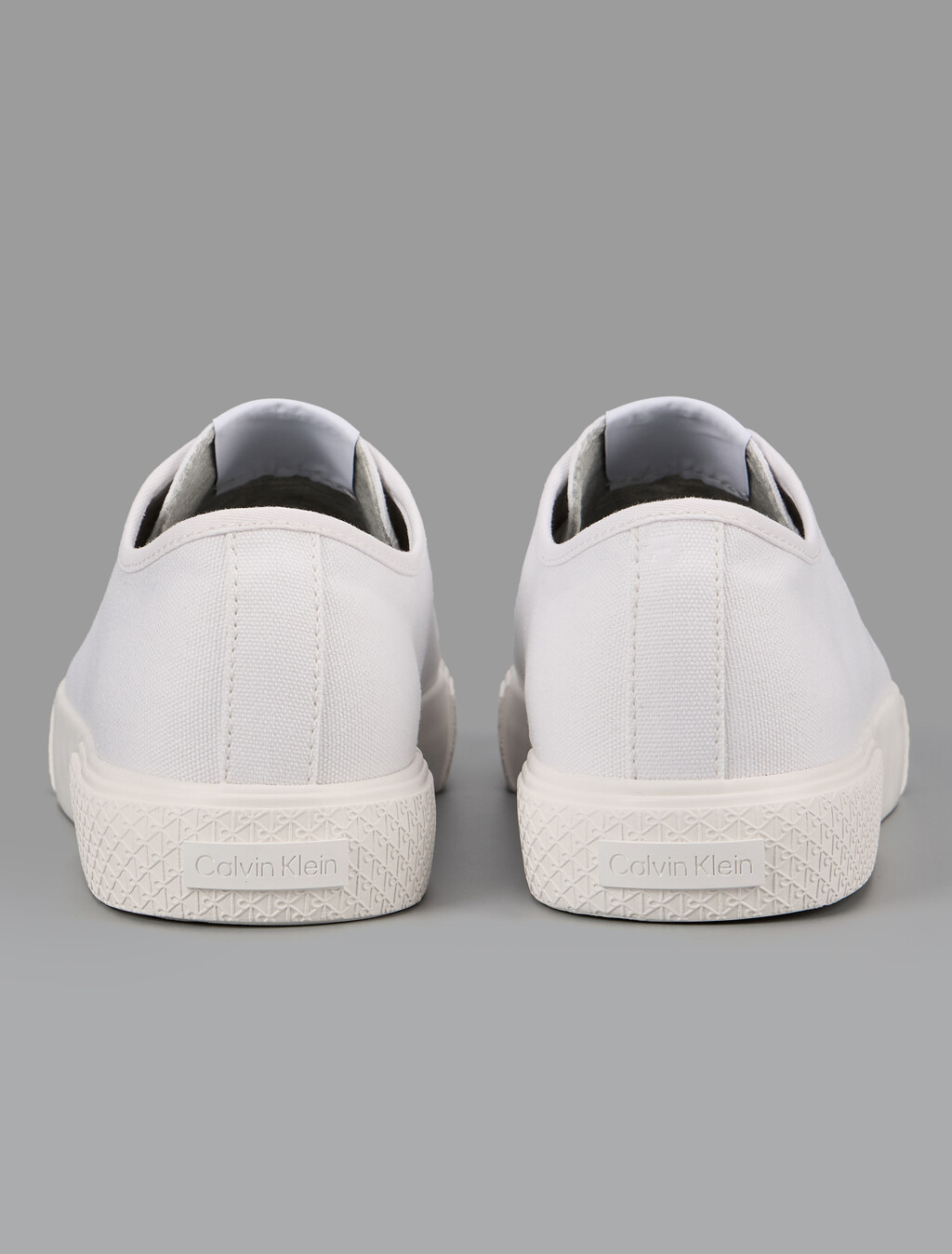 Buy 남성 알바로 레이스업 캔버스 스니커즈 in color WHITE