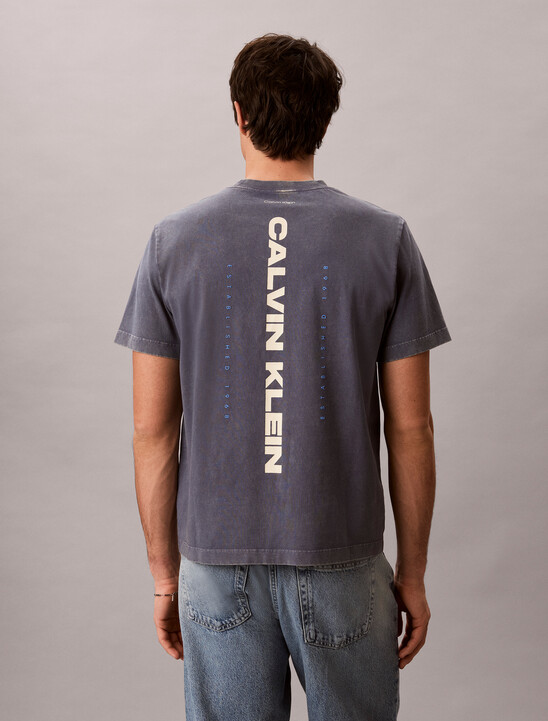 워시드 스파인 그래픽 티