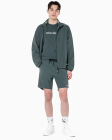 Buy 남성 리플렉티브 로고 레귤러 핏 우븐 쇼츠 in color URBAN CHIC