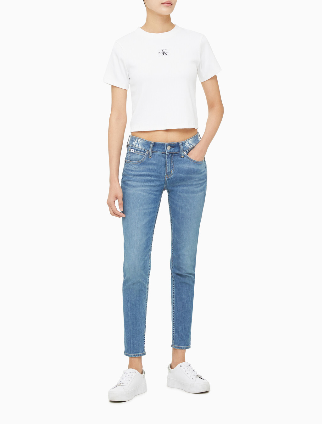 Buy 여성 로고 뱃지 크롭 반팔 티셔츠 in color BRIGHT WHITE