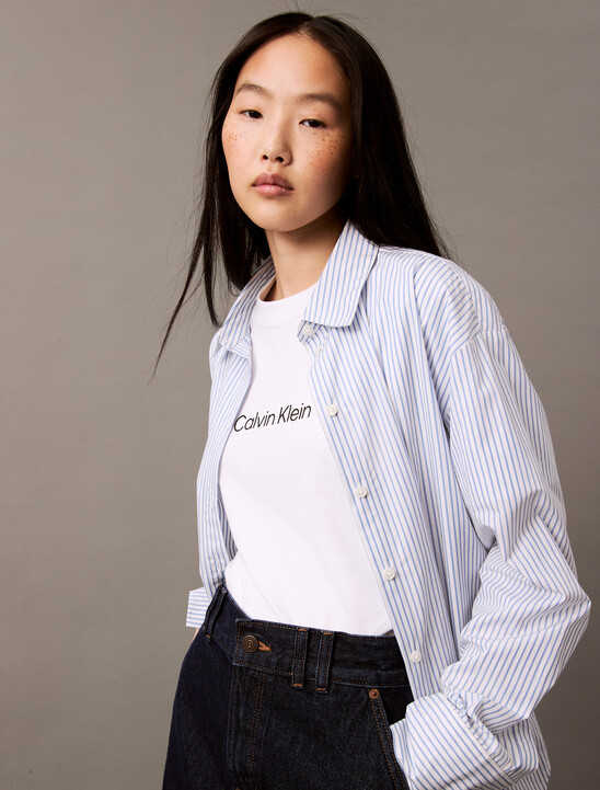 여성 릴렉스드 스탠다드 로고 크루넥 반팔 티셔츠