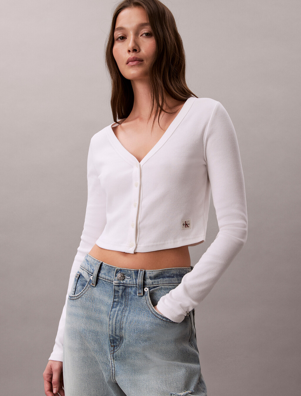 Buy 여성 우븐라벨 베이비립 가디건 in color BRIGHT WHITE