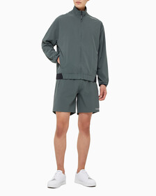 Buy 남성 리플렉티브 로고 레귤러 핏 우븐 쇼츠 in color URBAN CHIC