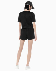 Buy 여성 레귤러 핏 에센셜 하이 스트레치 우븐 쇼츠 in color BLACK