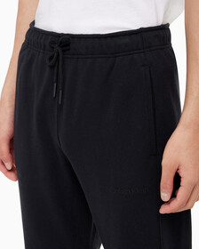 Buy 남성 릴렉스 핏 에센셜 스웻팬츠 in color BLACK