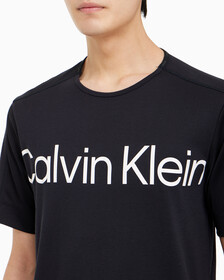 Buy 남성 볼드 리플렉티브 로고 레귤러 핏 기능성 티셔츠 in color BLACK