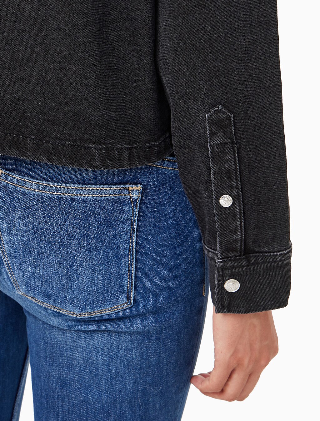 Buy 여성 크롭 대드 데님 셔츠 in color WASHED BLACK LOGO LACE