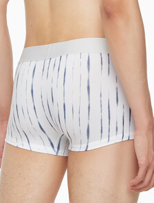 Buy 남성 CK 1996 마이크로 싱글 로우 라이즈 드로즈 in color SHIBORI STRIPE PRINT_ROYAL IRIS