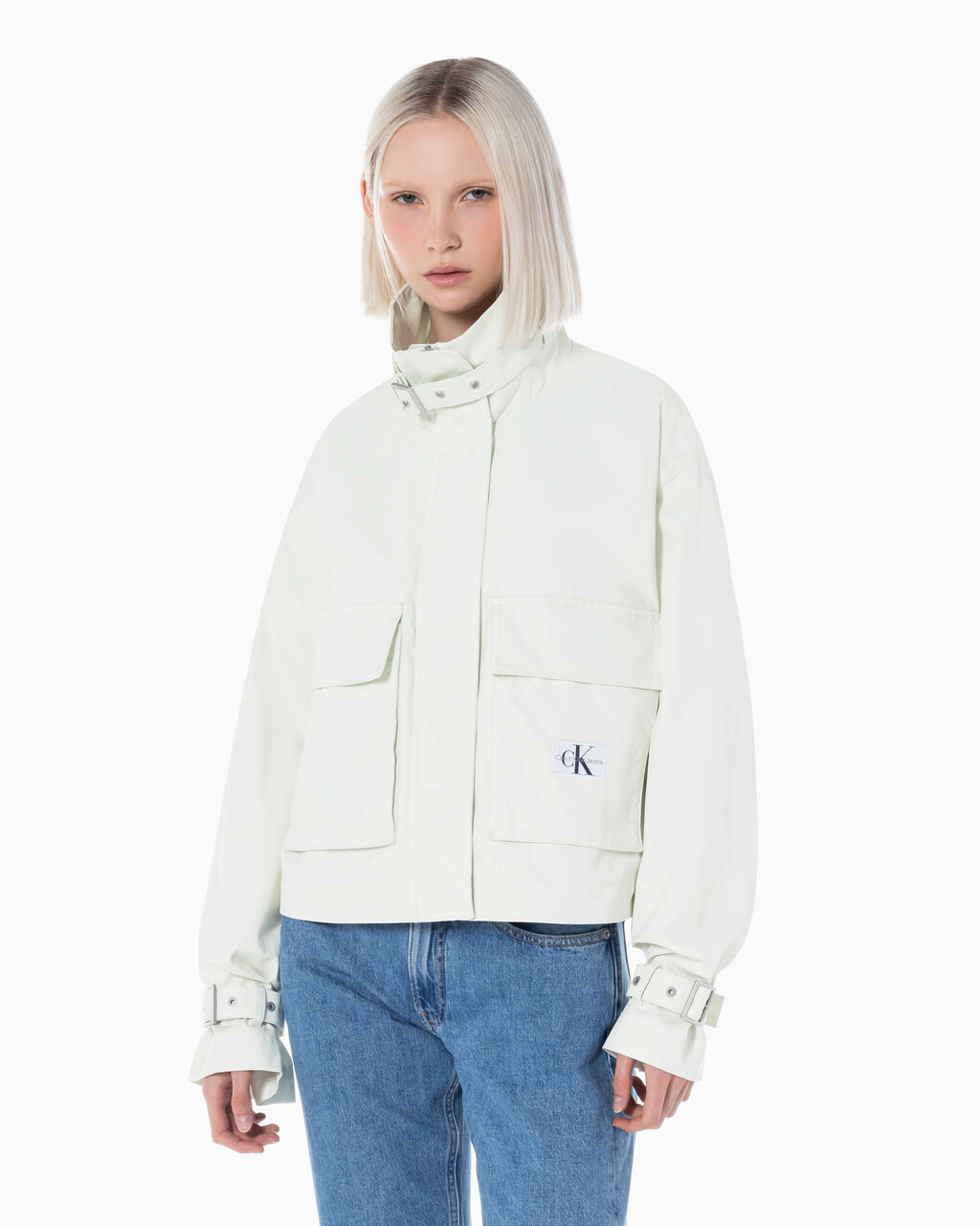 Buy 여성 코튼 유틸리티 숏 자켓 in color WHITE