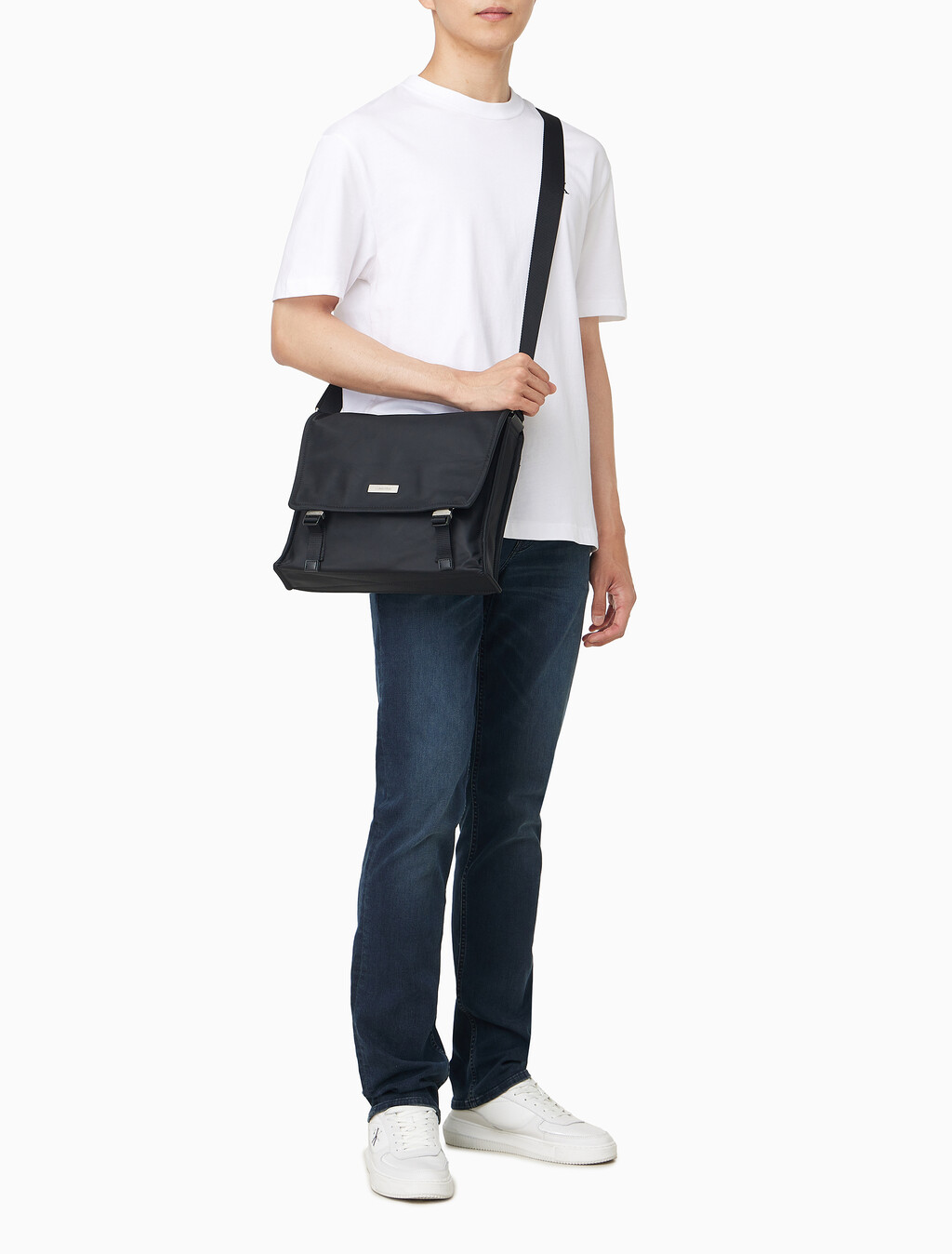 Buy 남성 슬릭 나일론 메신저 라지 in color BLACK